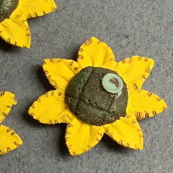 Quacker Factory Sunflower Button Covers Set Of 3 Yellow Green Floral Resin Retro - Picture 3 of 6